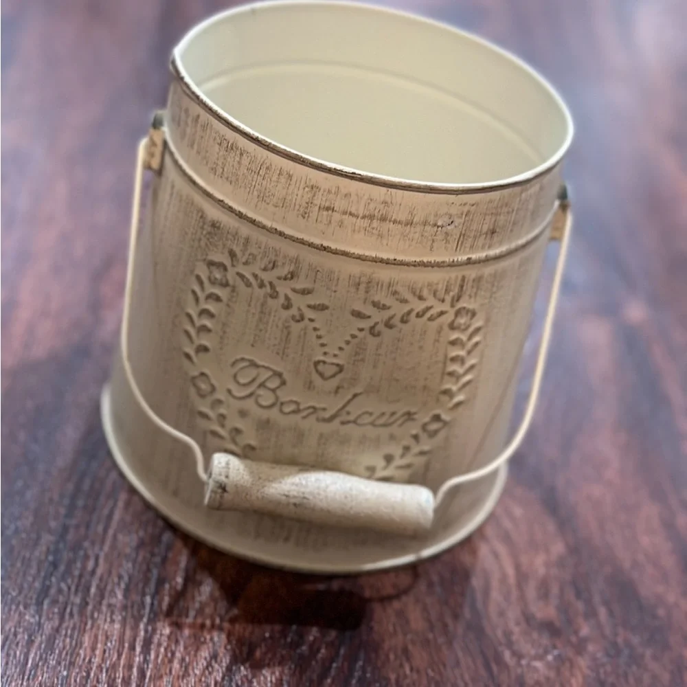 Vintage Style Rustic Metal Garden Decor Bucket French style”Bonjour“